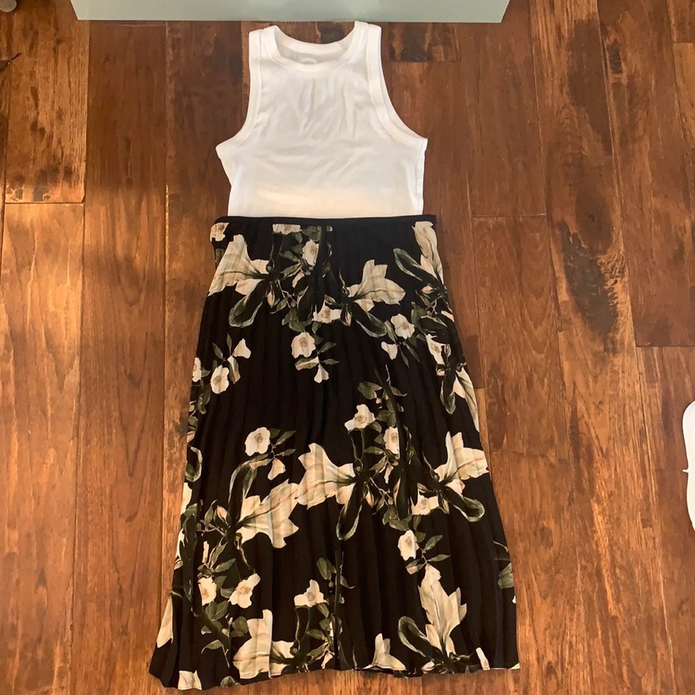 Floral pleated skirt